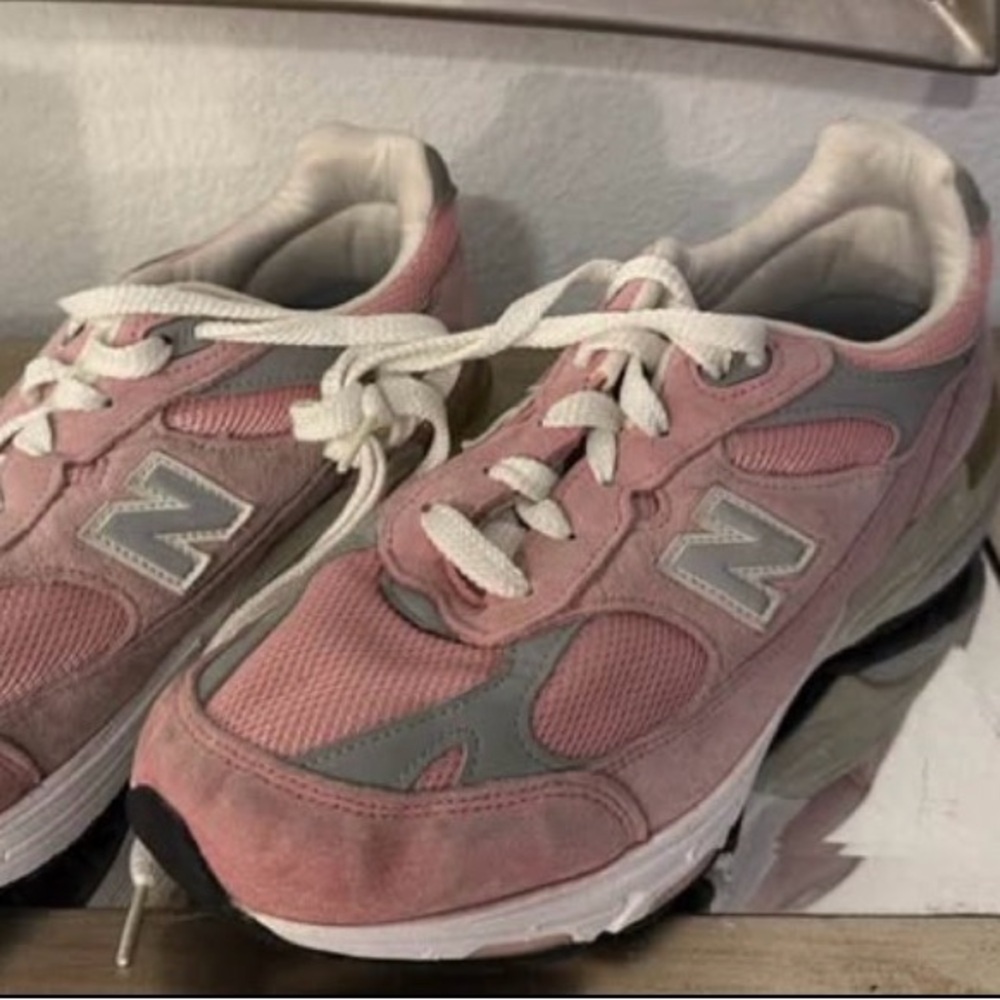 New Balance Women's Pink and Gray Lace-Up Sneakers